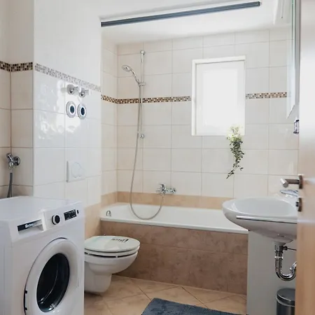 Modernes Penthouse Mit Panorama Im Herzen Von