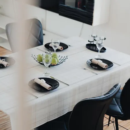 Penthouse Mit Panorama-balkon 3 Schlafzimmer Bis 7 Gaeste * Villingen-Schwenningen